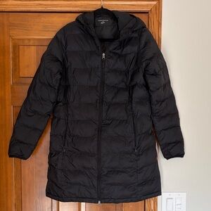 AMAZON ESSENTIALS black lightweight puffer jacket